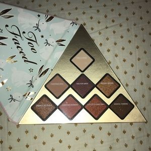 Too Faced Under the Christmas Tree Eyeshadow